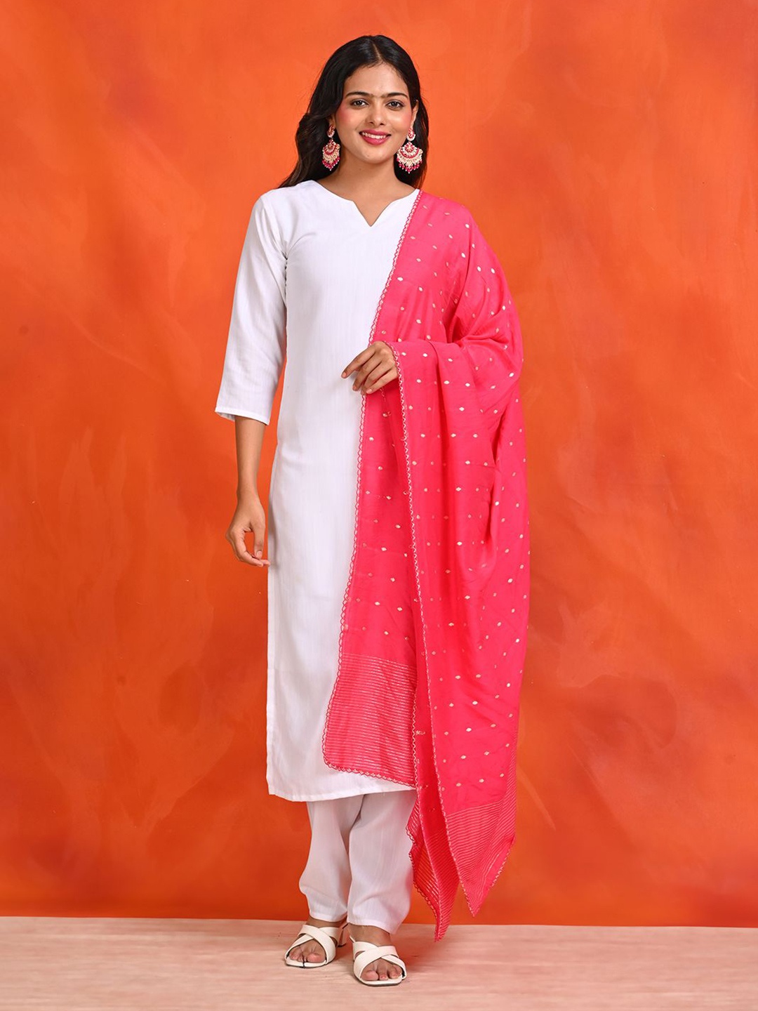 

HELLA FASHIONS Woven Design Dupatta with Zari, Fuchsia