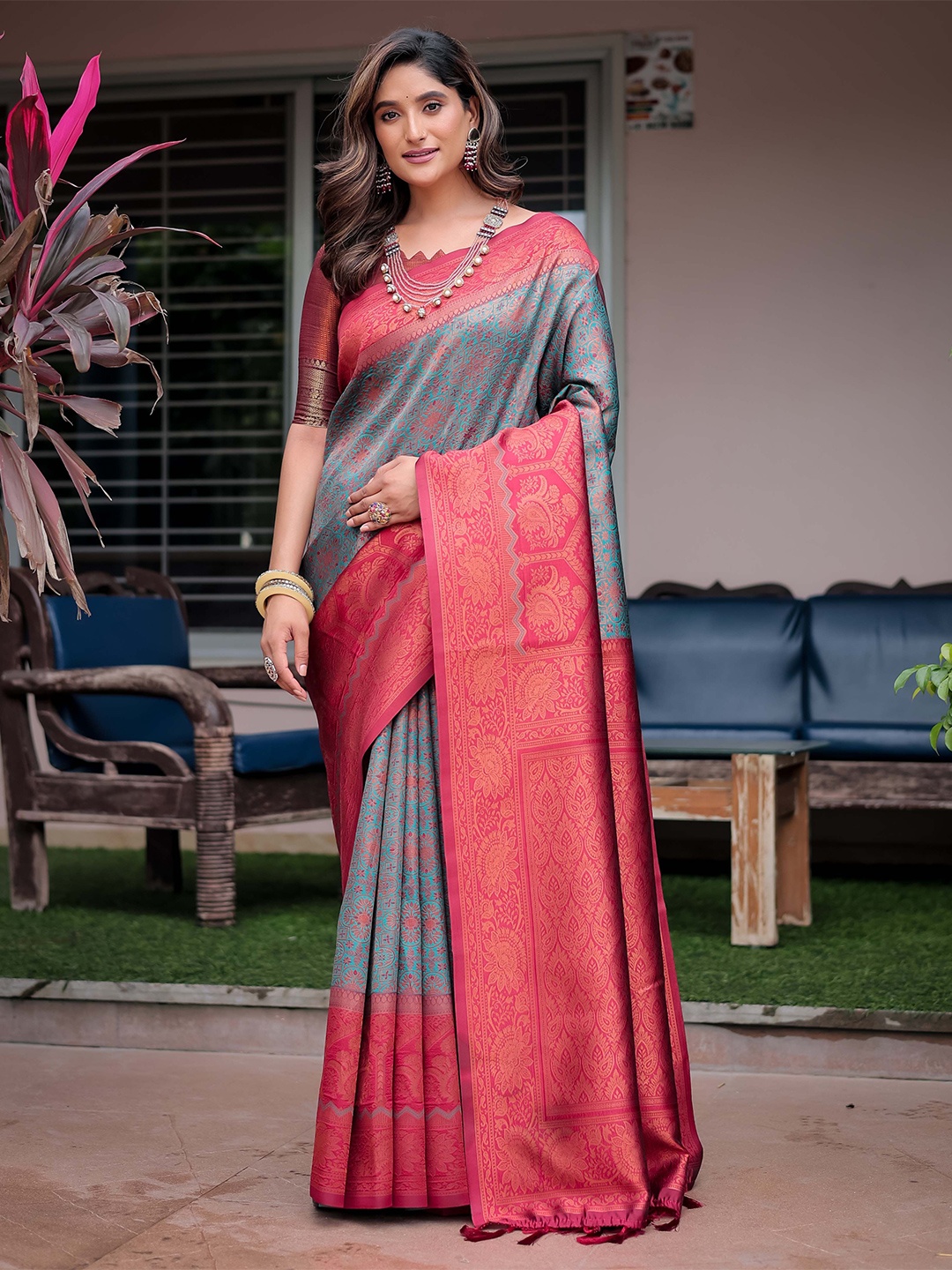 

KIMISHA Woven Design Zari Silk Blend Kanjeevaram Saree, Green