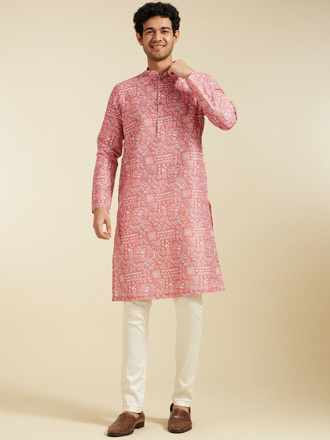 

Diwas by Manyavar Geometric Printed Mandarin Collar Straight Kurta, Coral