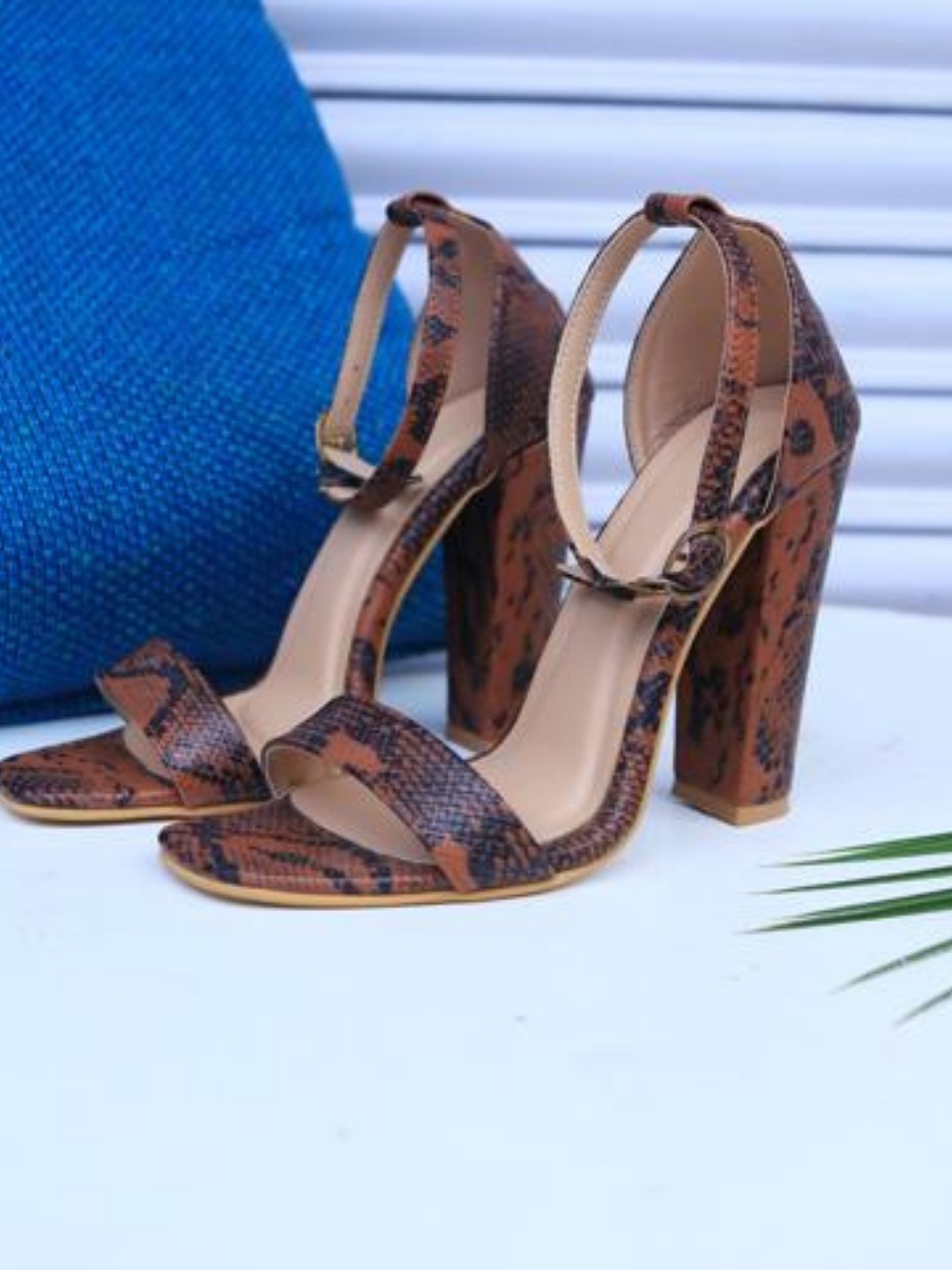 

stylzrepublic Printed Block Women Sandals with Buckles, Brown