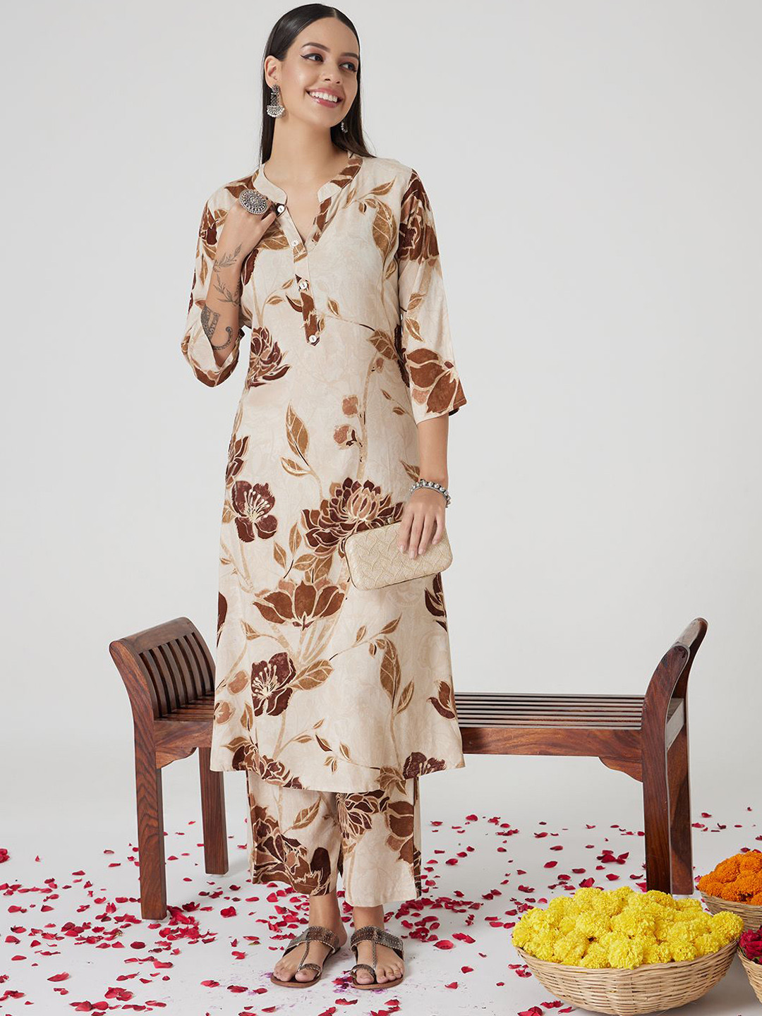 

VESH Floral Printed Mandarin Collar Straight Kurta with Palazzos, Brown