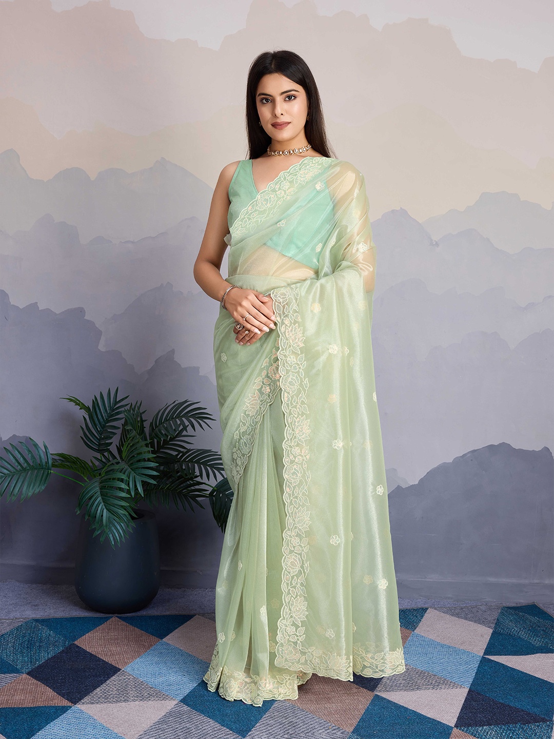 

KIMISHA Floral Sequinned Net Saree, Green