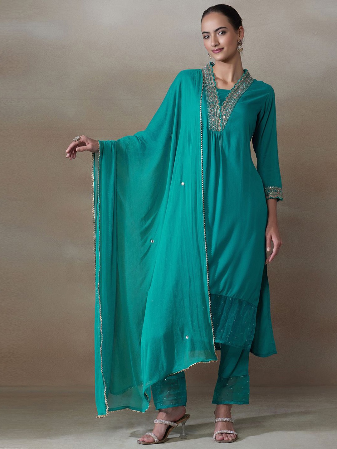 

INDYA Zari Embroidered V-Neck Straight Kurta With Trouser and Dupatta, Green