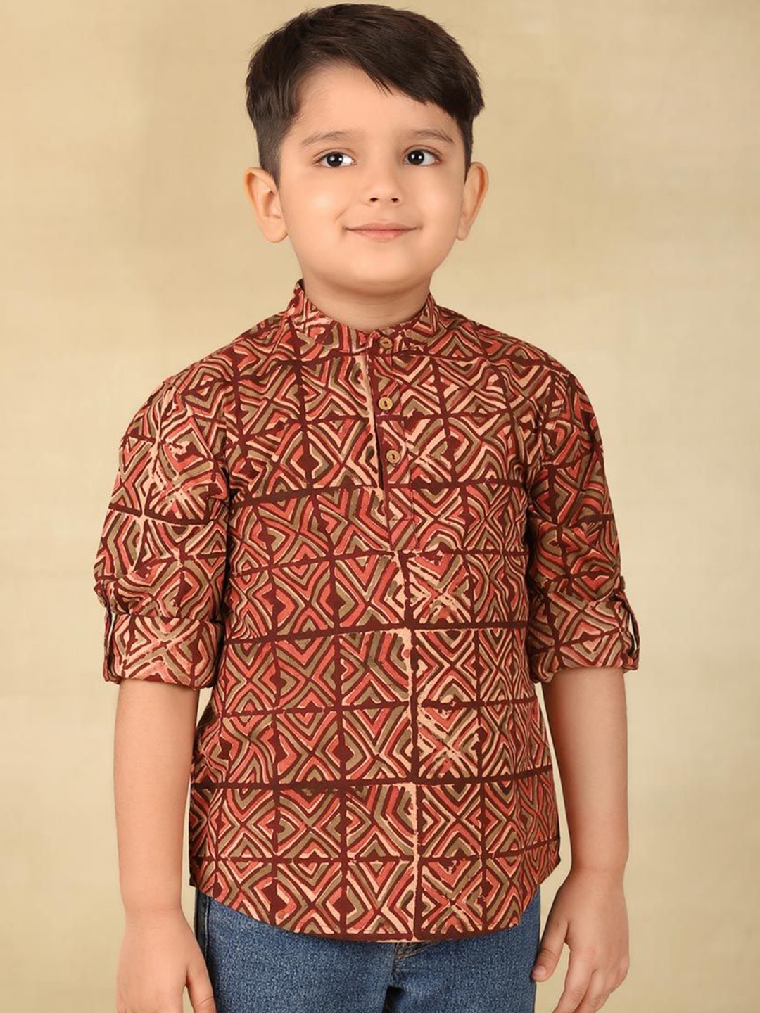 

Fabindia Boys Geometric Kalamkari Printed Band Collar Straight Cotton Kurta, Maroon