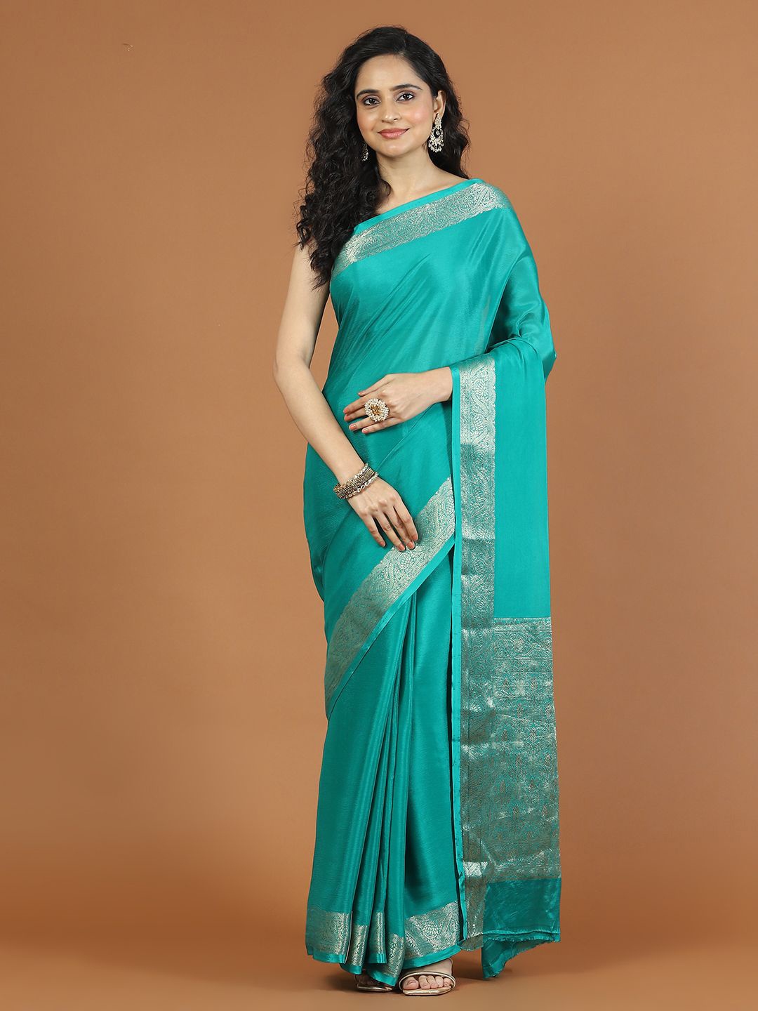 

Meena Bazaar Zari Solid Saree, Green