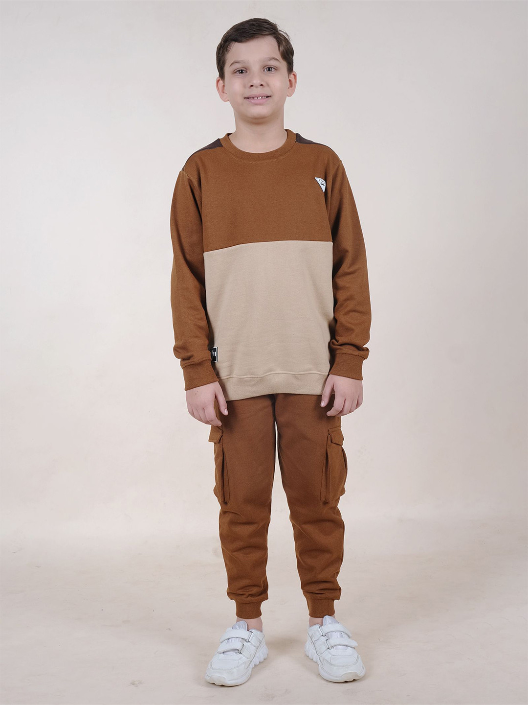 

KiddoPanti Boys Colourblocked Sweatshirt With Joggers, Brown