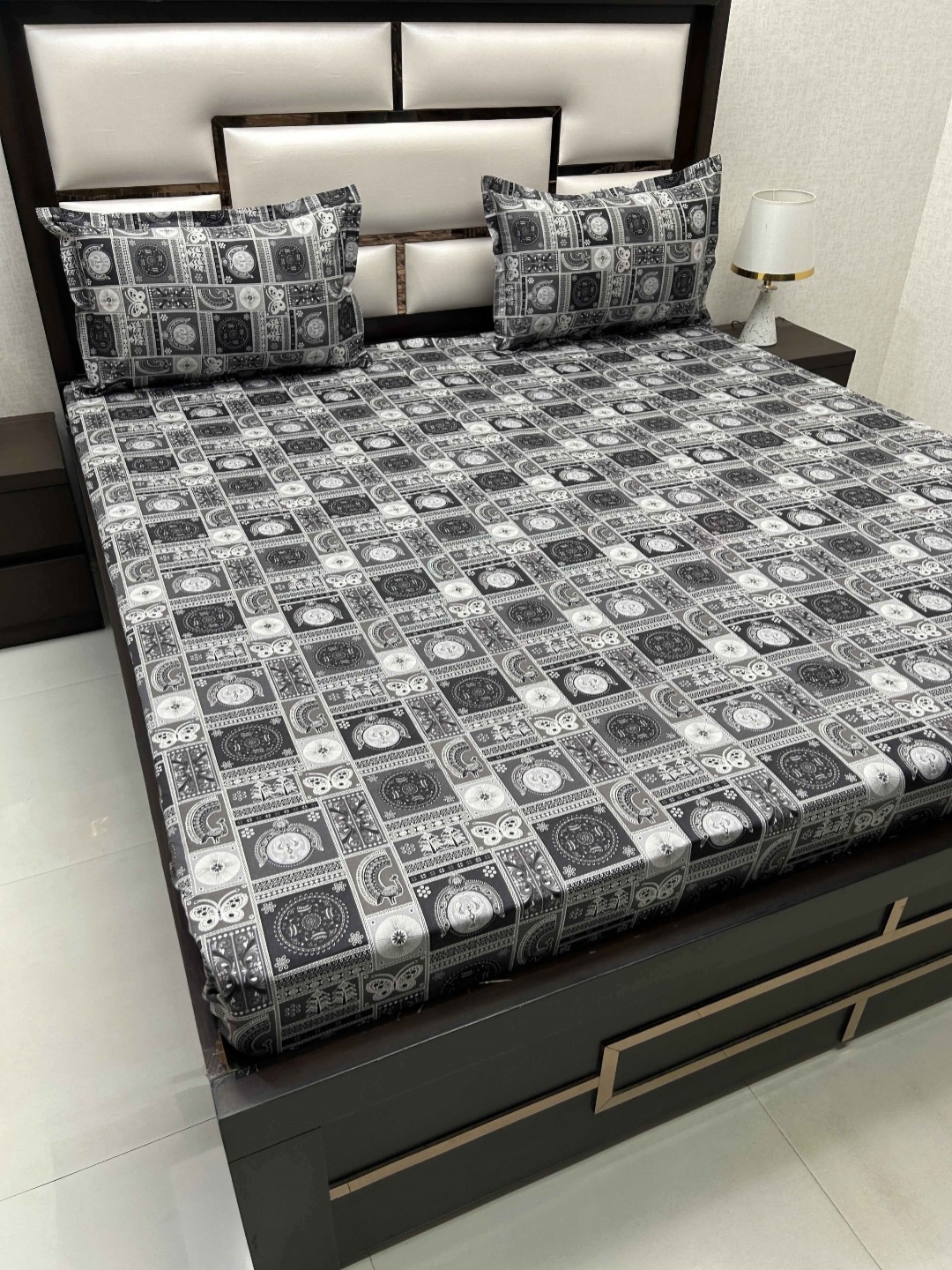 

Pure Decor Velar Sib Black Ethnic Printed Cotton 230 TC King Bedsheet & 2 Pillow Covers