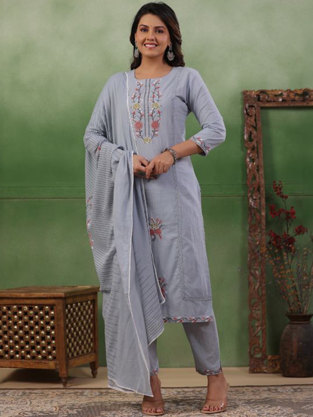 

Kiana House Of Fashion Ethnic Motifs Printed Thread Work Pure Cotton Kurta Set, Turquoise blue