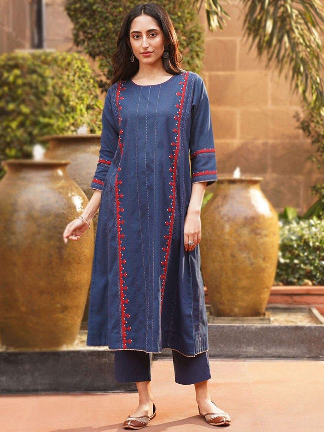 

JAYPORE Floral Embellished Thread Work Pure Cotton A-Line Kurta, Navy blue