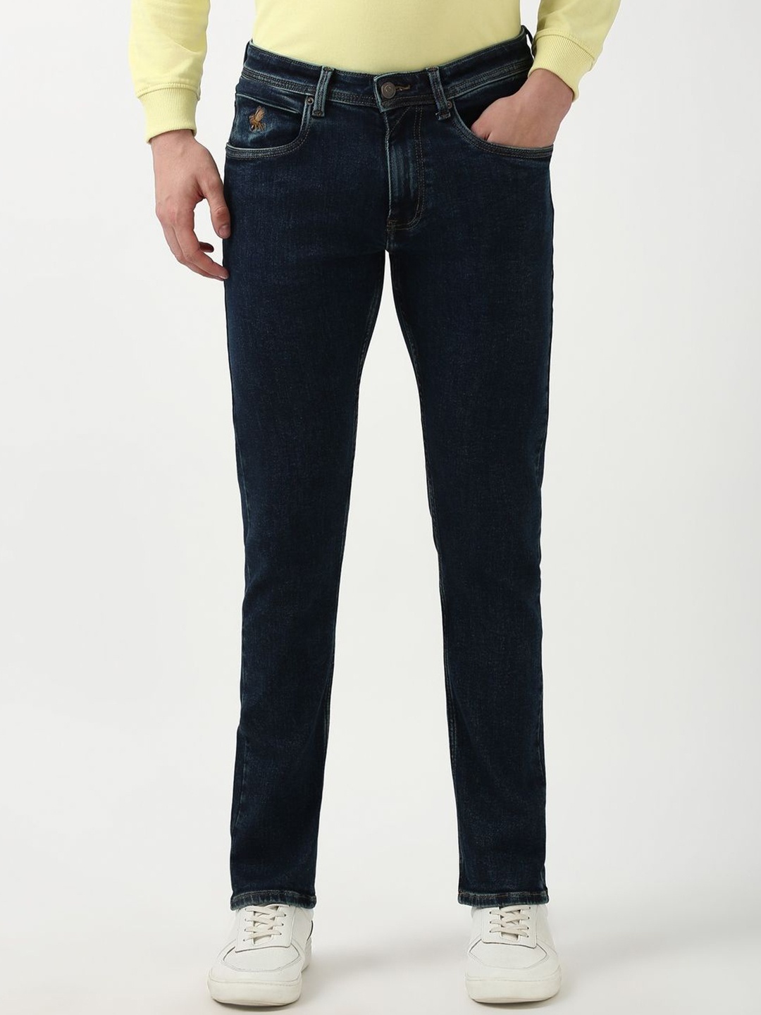

Peter England Casuals Men Slim Fit Heavy Fade Mid-Rise Cotton Jeans, Navy blue
