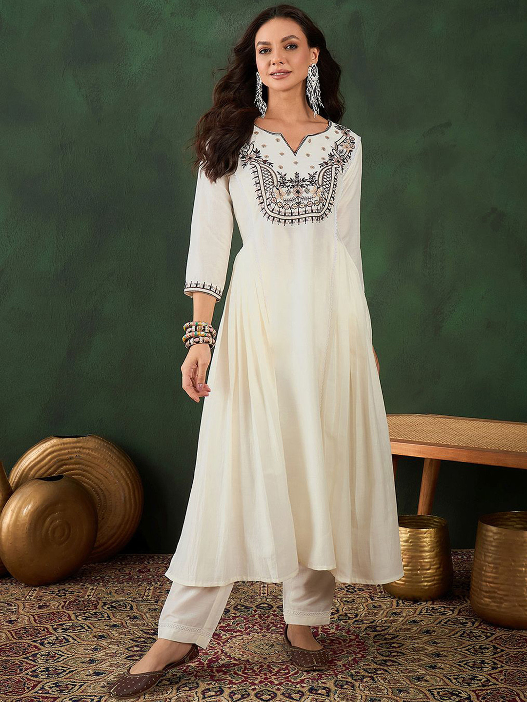

Sangria Floral Embroidery Kurta Sets, Off white
