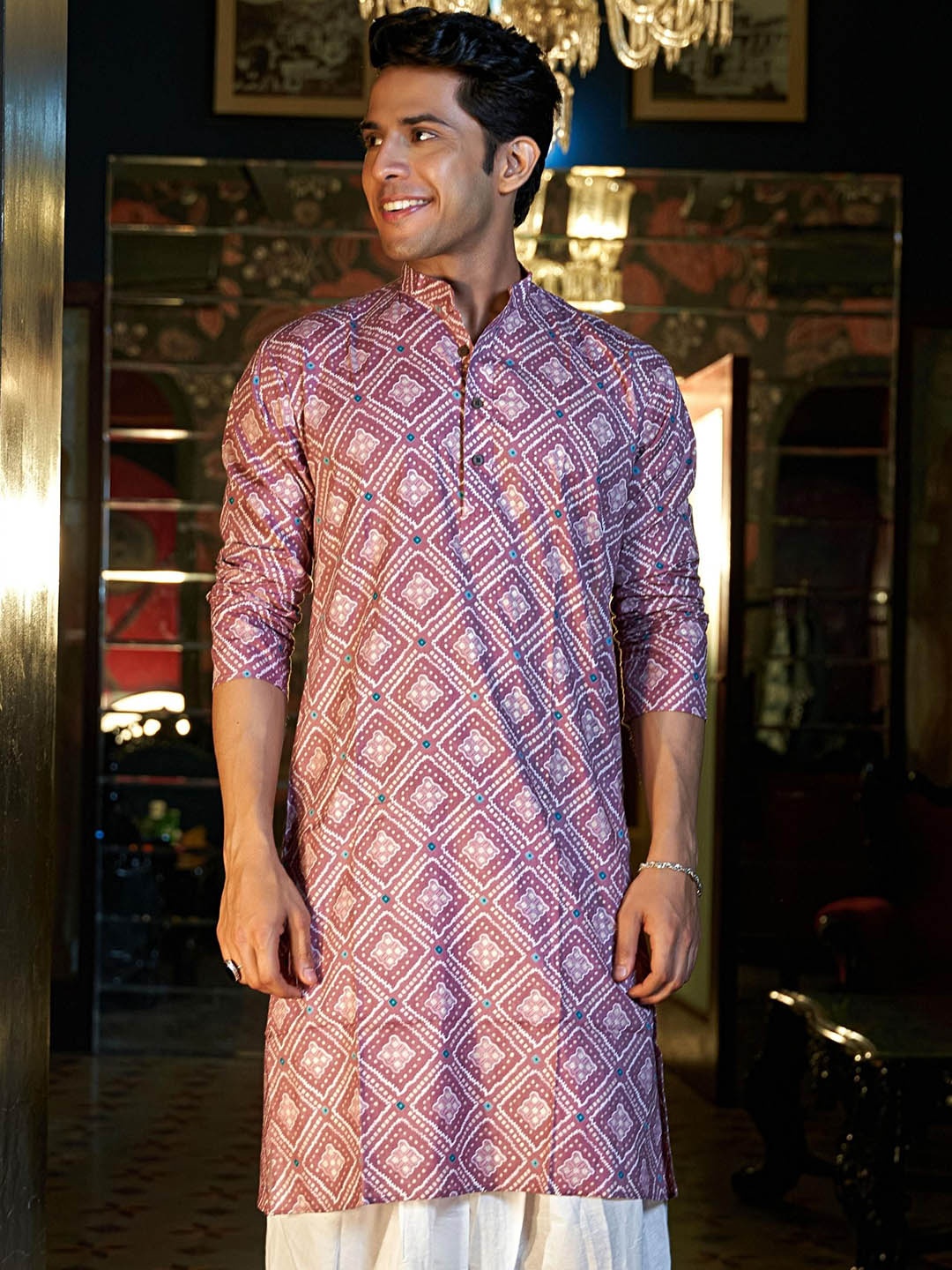 

Shasak Geometric Printed Mandarin Collar Straight Kurta, Pink