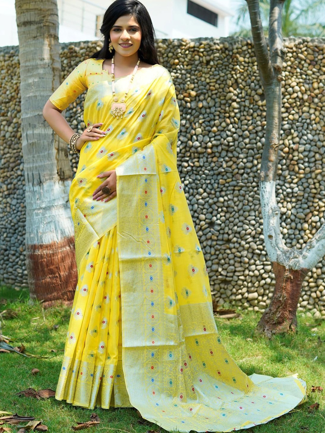 

Areca Designer Ethnic Motifs Zari Linen Blend Banarasi Saree, Yellow