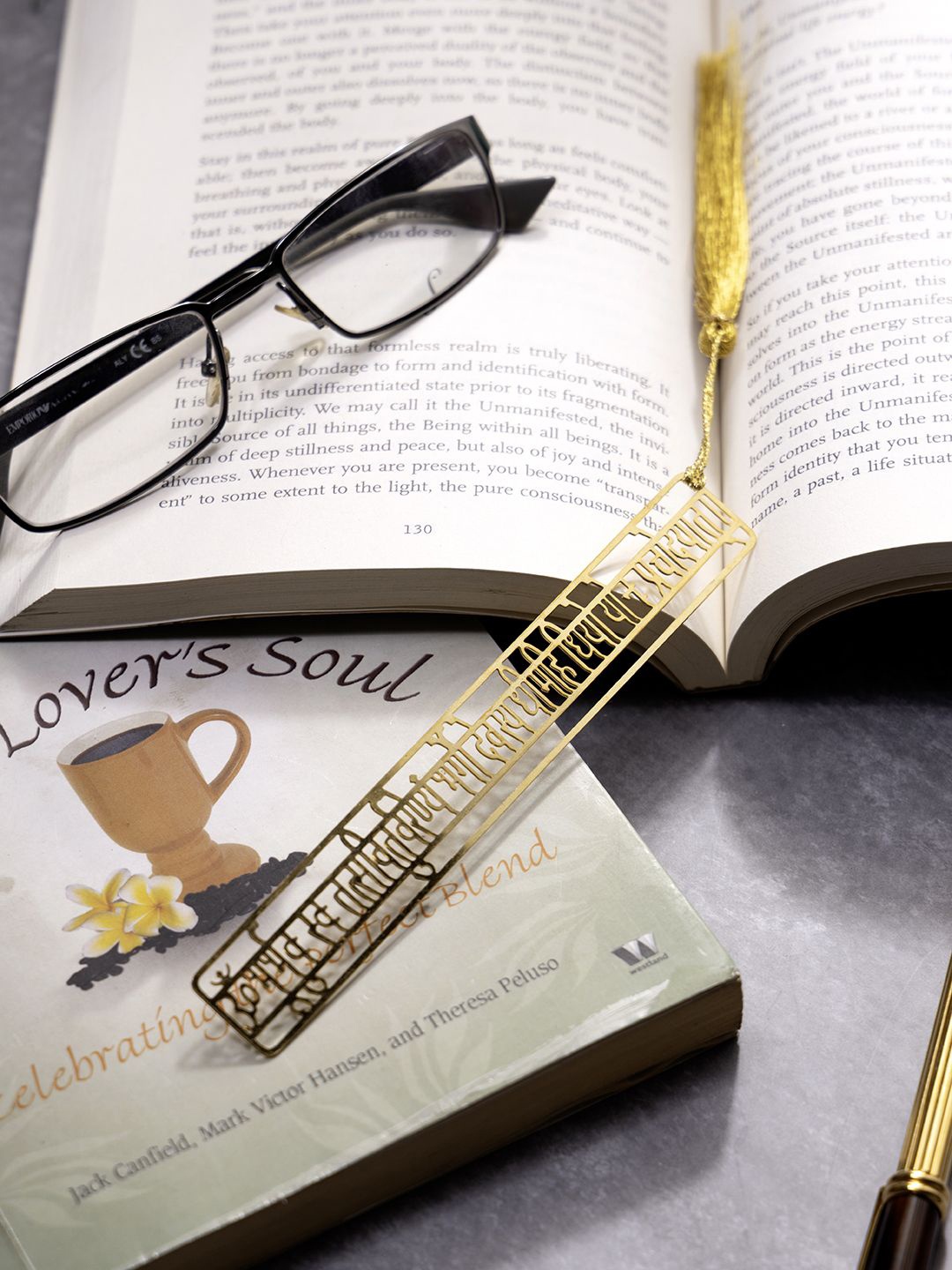 

DULI Gold Toned Gayatri Mantra Designed Brass Bookmark