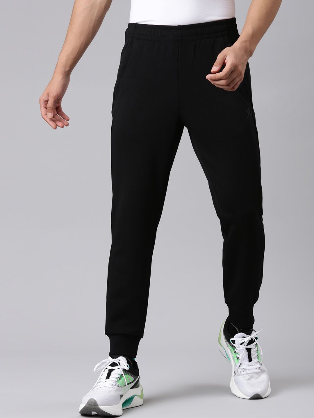 

Xtep Men Mid-Rise Regular Fit Track Pants, Black