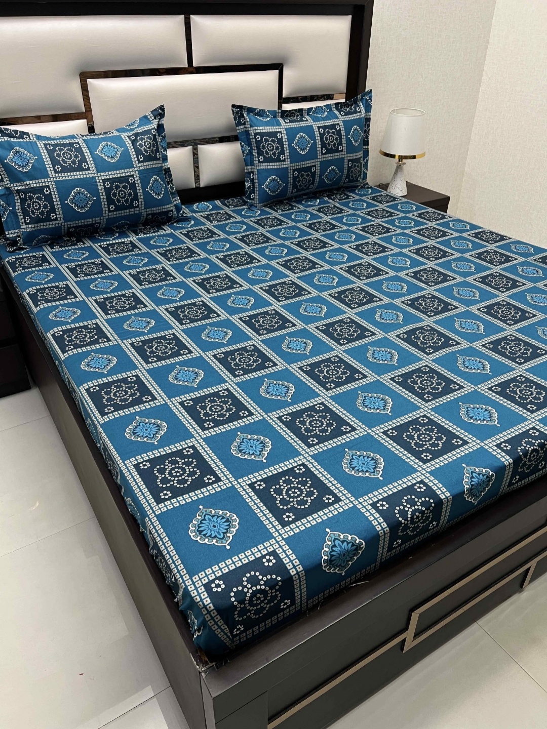 

Pure Decor Blue & White Ethnic Motifs Pure Cotton 400TC King Bedsheet with 2 Pillow Covers