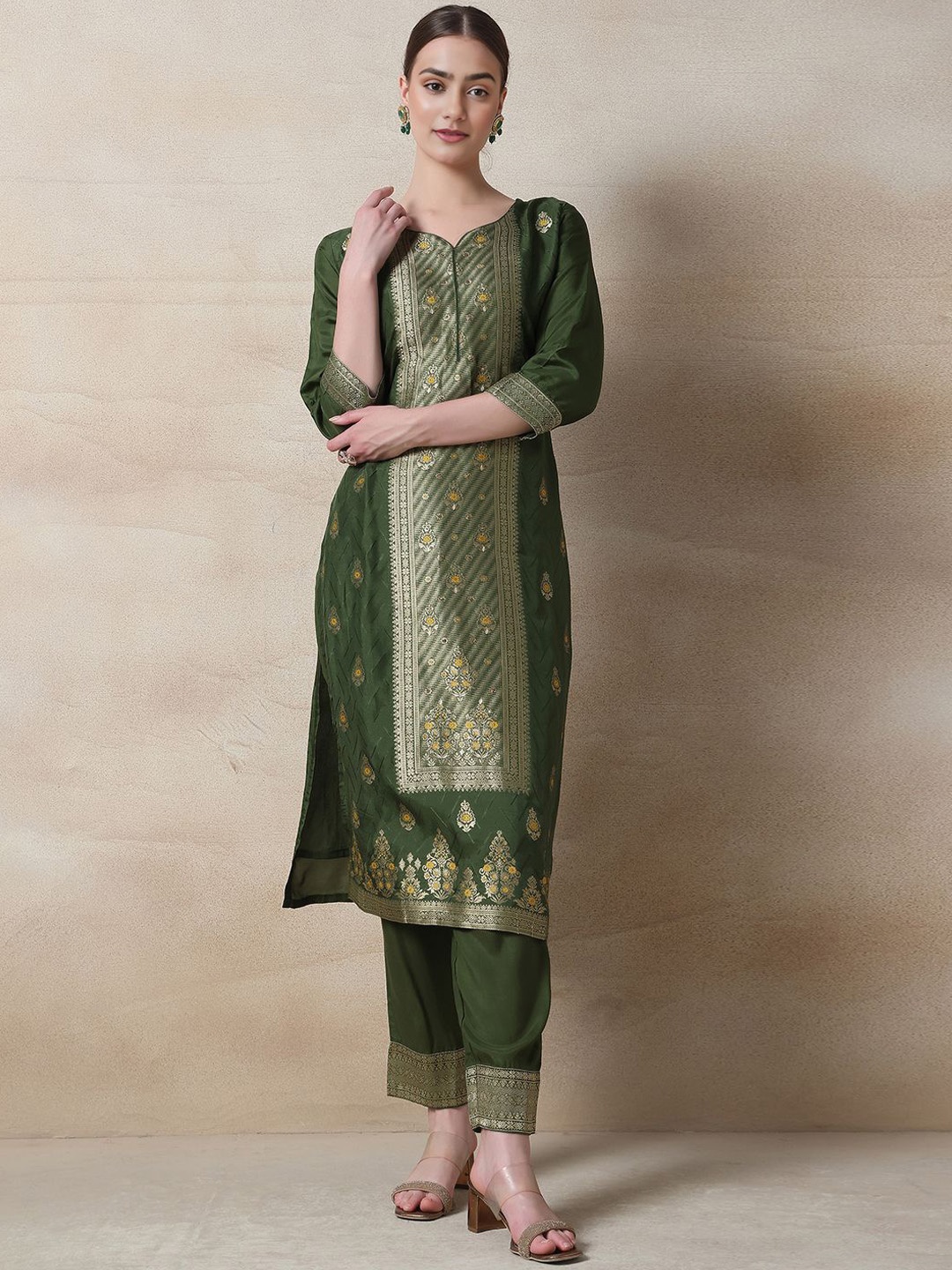 

Rang by Indya Floral Embroidered Straight Kurta with Trousers & With Dupatta, Green