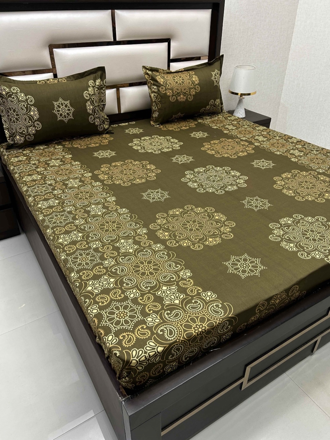 

Pure Decor Velar Sib Green Ethnic Motifs 400 TC Cotton King Bedsheet With 2 Pillow Covers