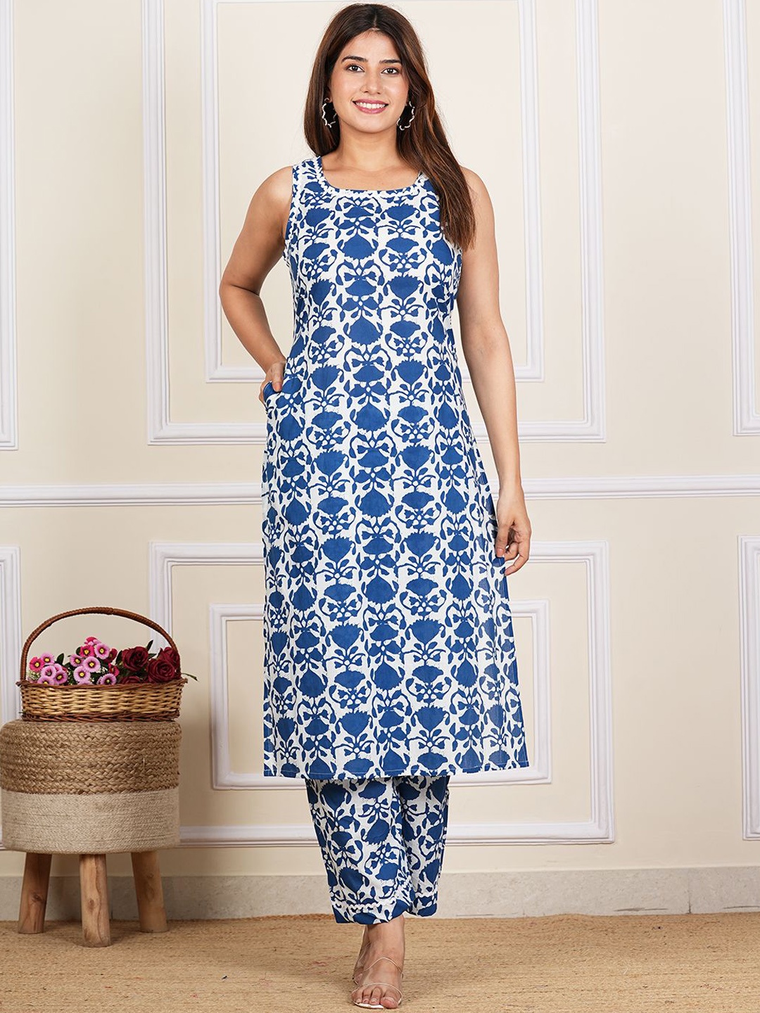 

Ayan Floral Printed Regular Pure Cotton Straight Kurta with Trousers, Blue