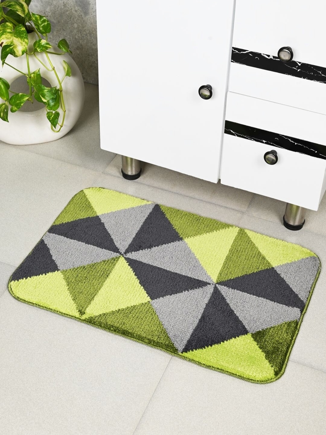 

Saral Home Green & Black Printed Anti-Skid Bath Rugs