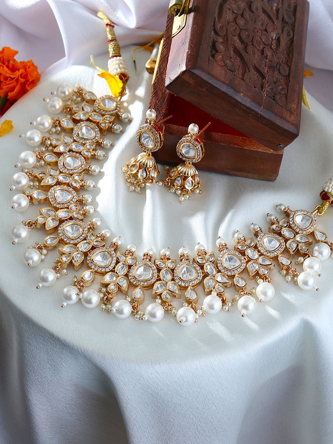 

Anouk White Gold-Plated Kundan-Studded & Beaded Choker Jewellery Set