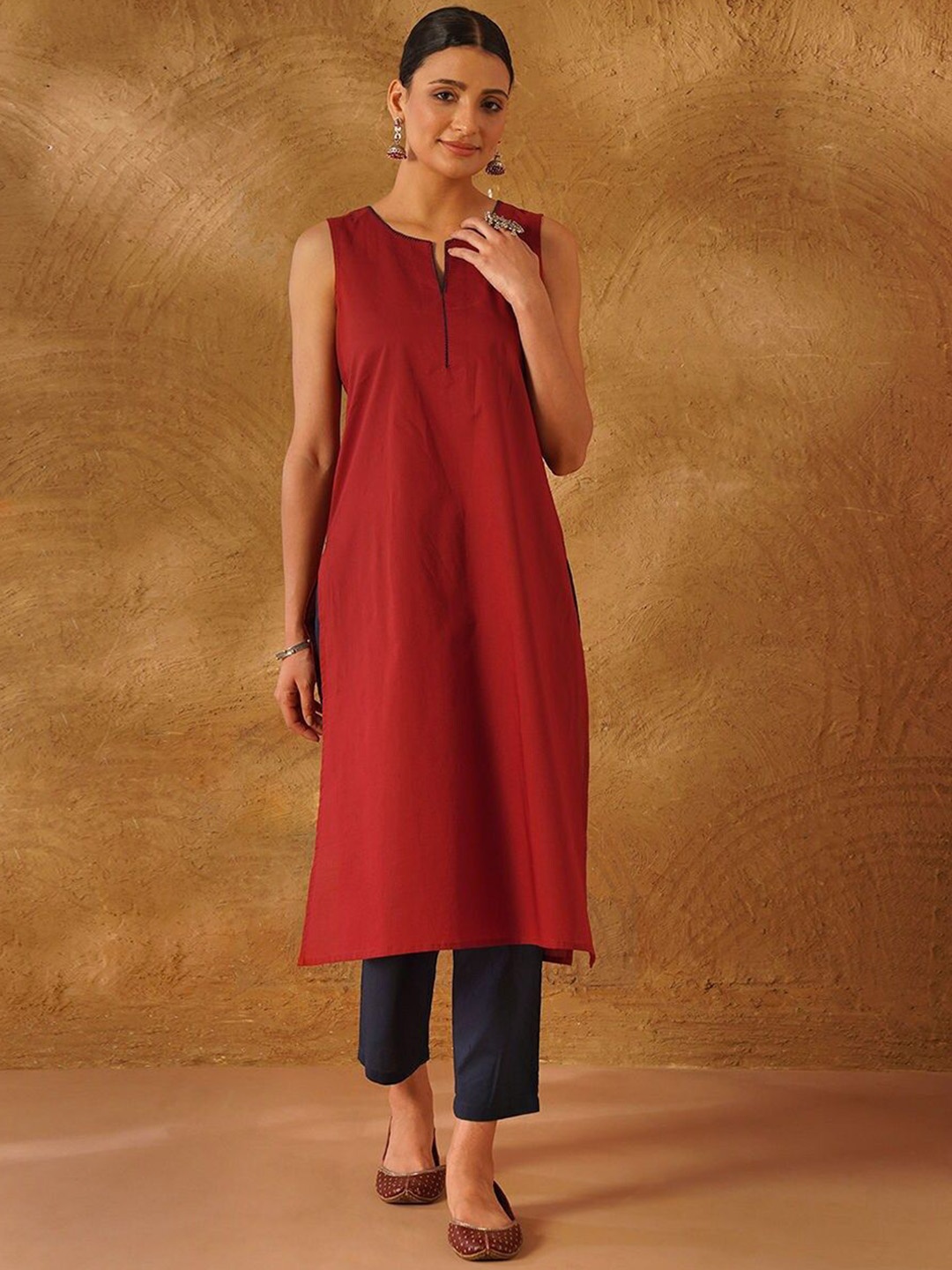 

JAYPORE Thread Work Sleeveless Pure Cotton Straight Kurta, Red