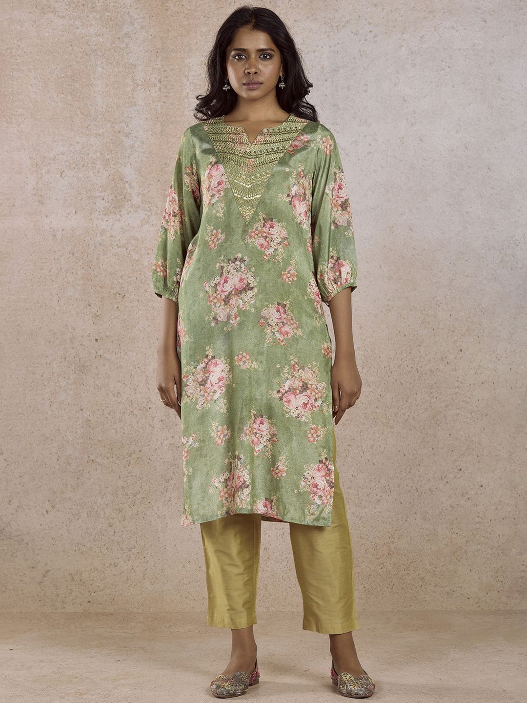 

IMARA Floral Printed Round Neck Sequinned Straight Kurta, Green