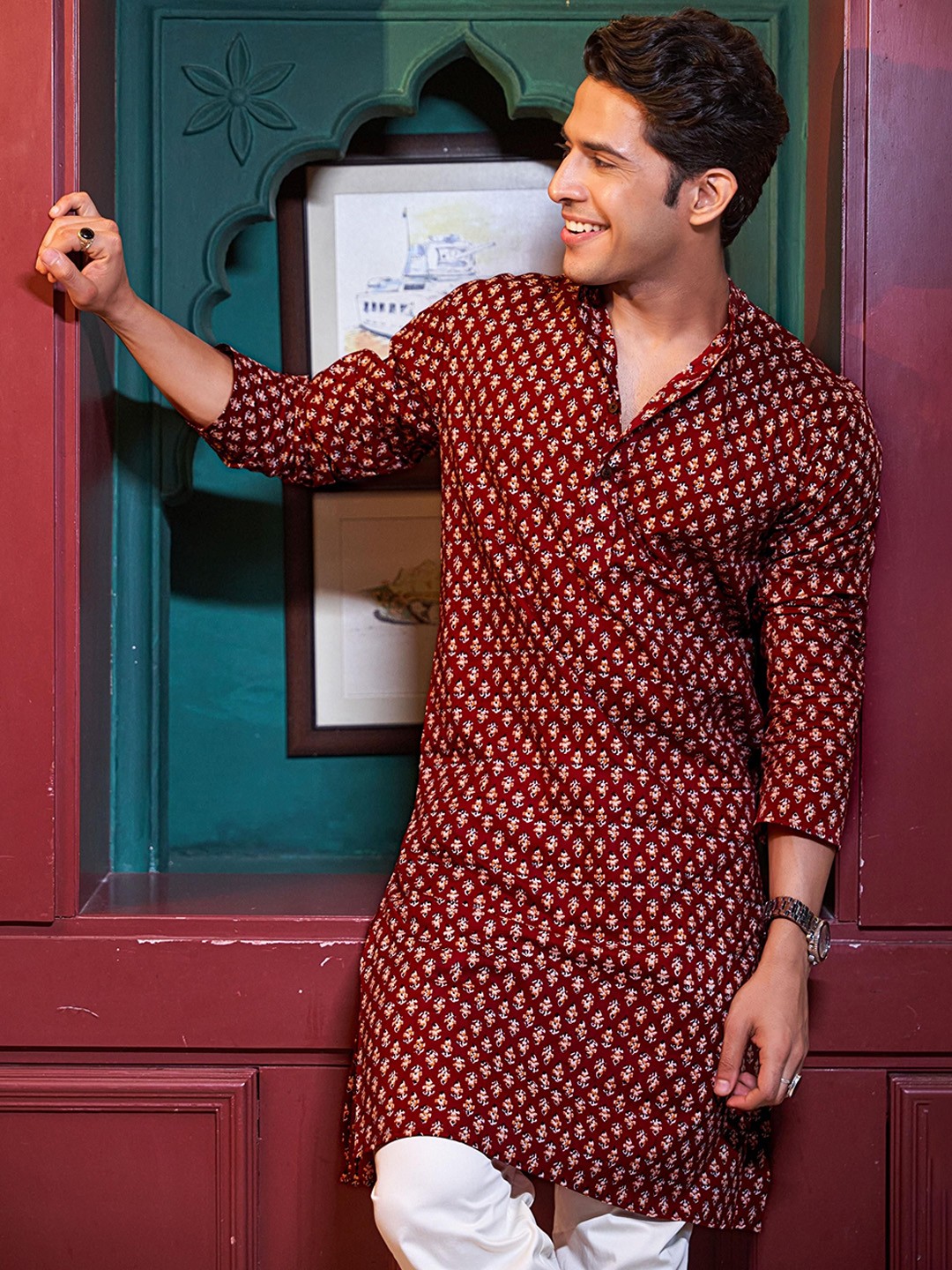 

Shasak Floral Printed Mandarin Collar Straight Kurta, Red