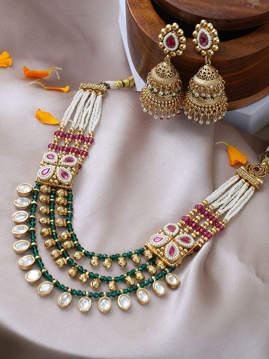 

Anouk Gold-Plated Kundan Studded & Beaded Jewellery Set