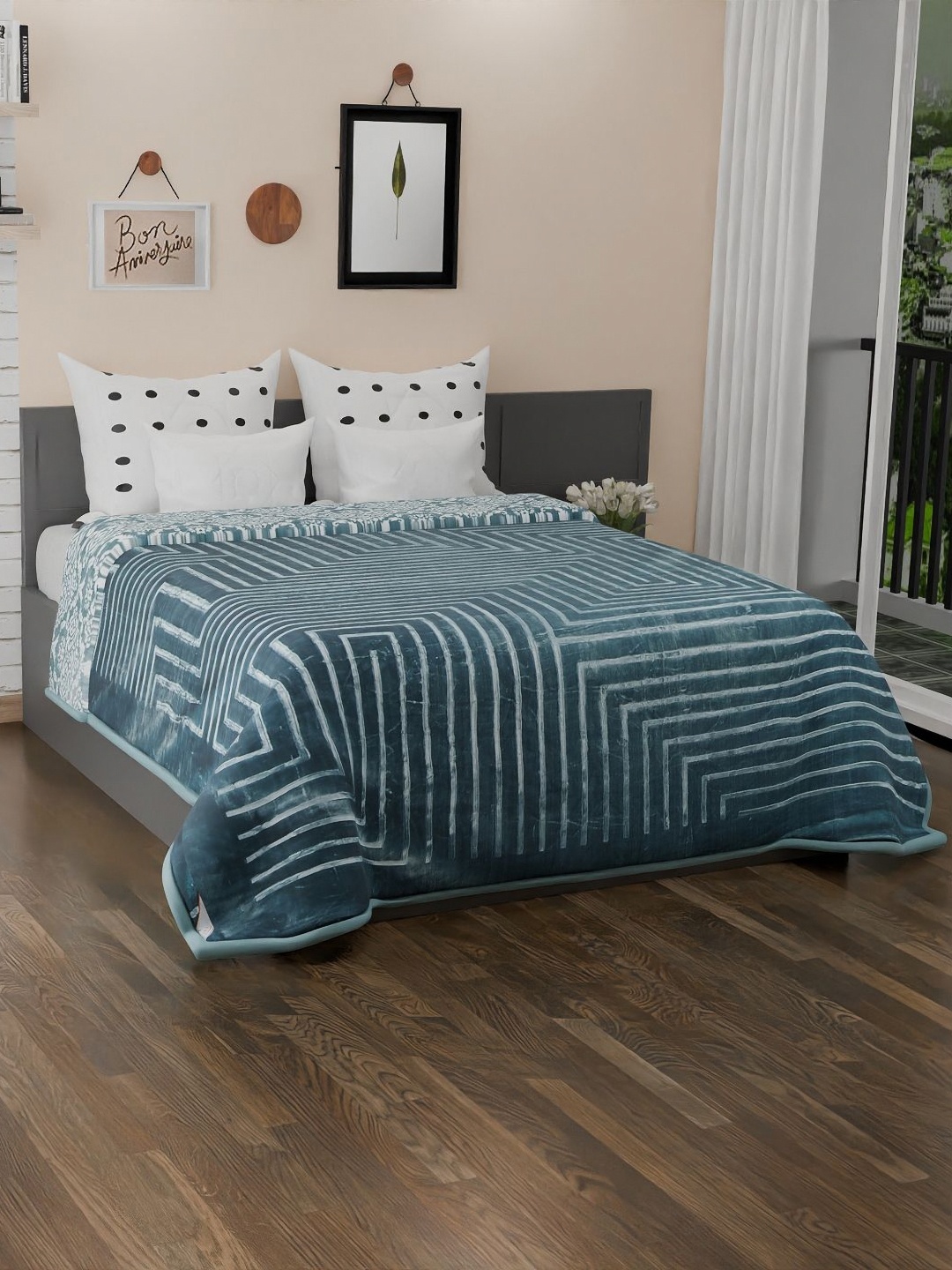 

Nivasam Blue & White Ethnic Motifs 900 GSM Mink Heavy Winter Double Bed Blanket