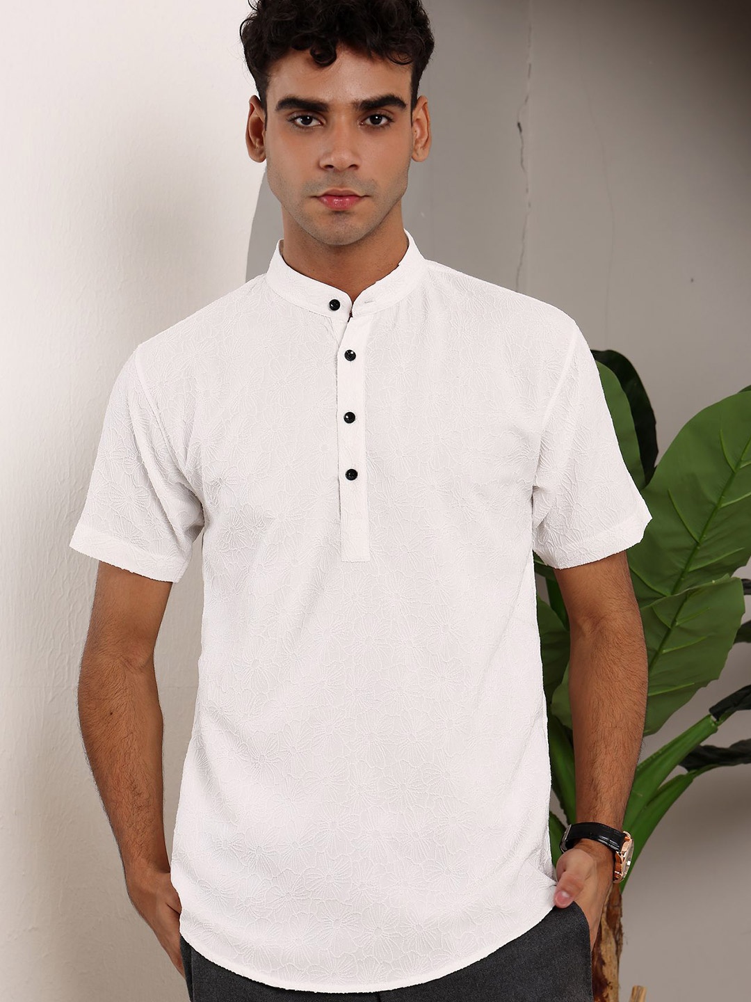 

Wuxi Men Relaxed Band Collar Textured Polycotton Casual Shirt, White
