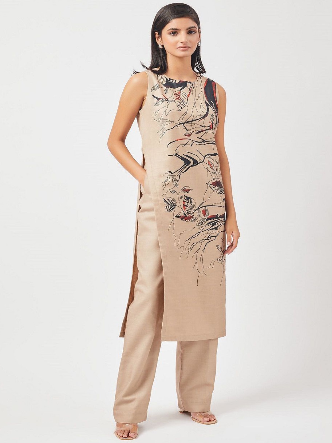 

Contemponari Women Solid Mid-Rise Regular Fit Trousers, Beige