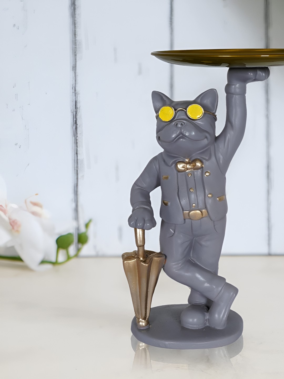 

Zart Grey Figurine Showpiece