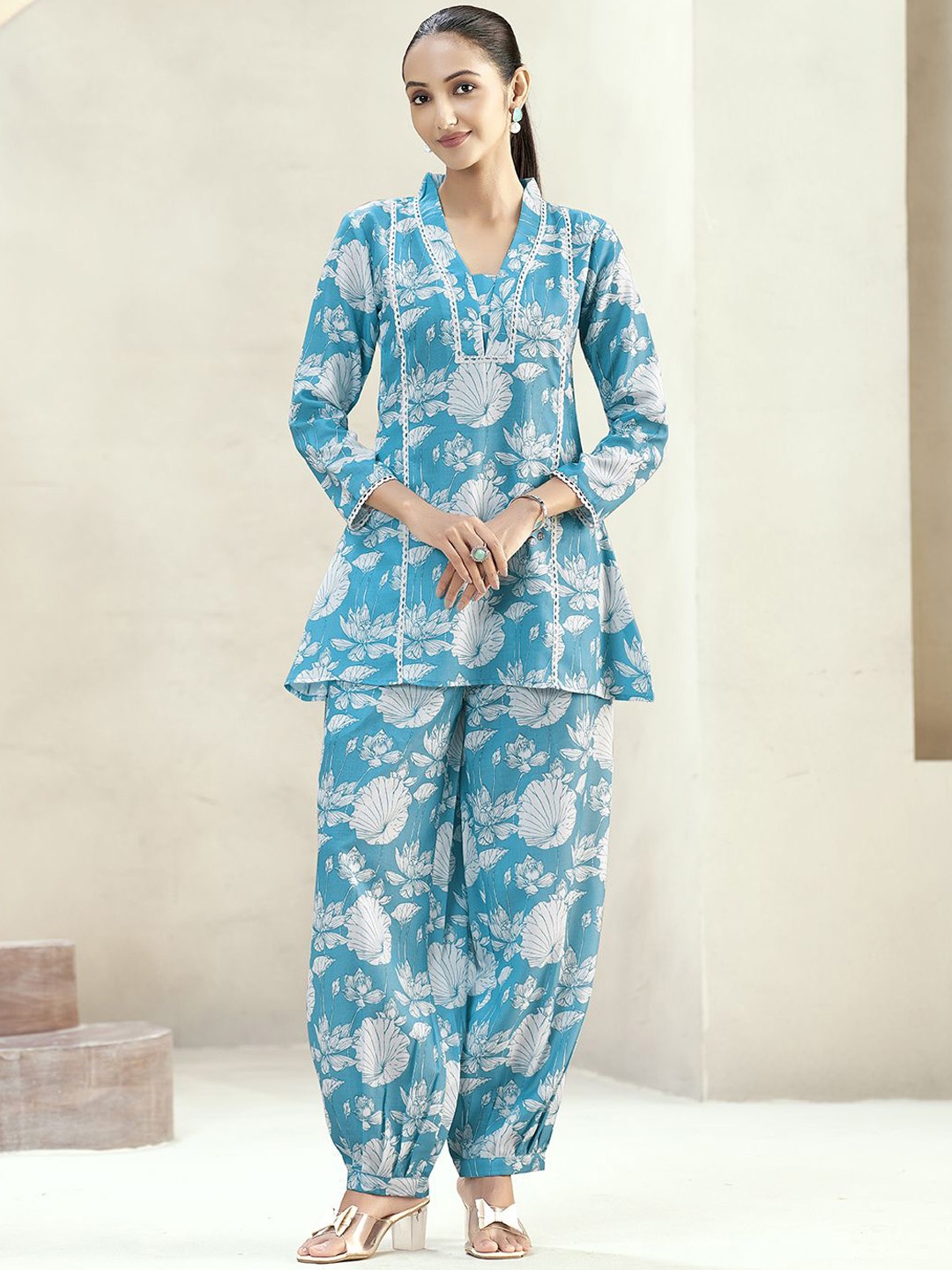 

J Turritopsis Floral Printed V-Neck Tunic With Trouser, Turquoise blue