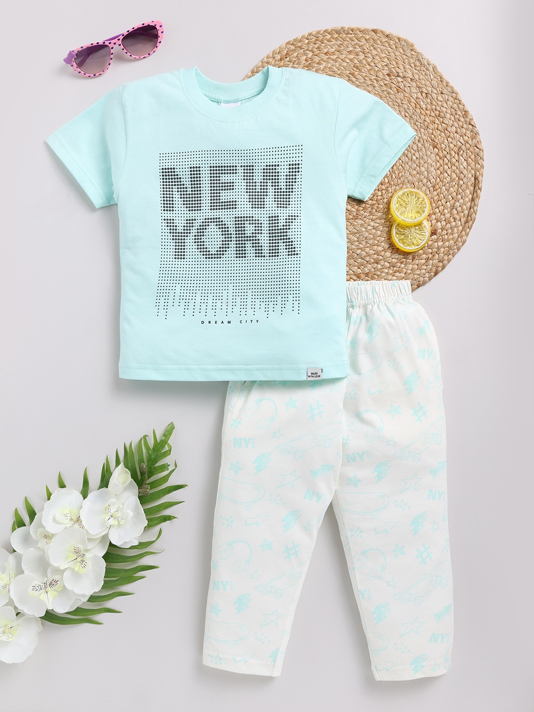 

Moms Love Girls Printed T-Shirt With Trousers, Sea green