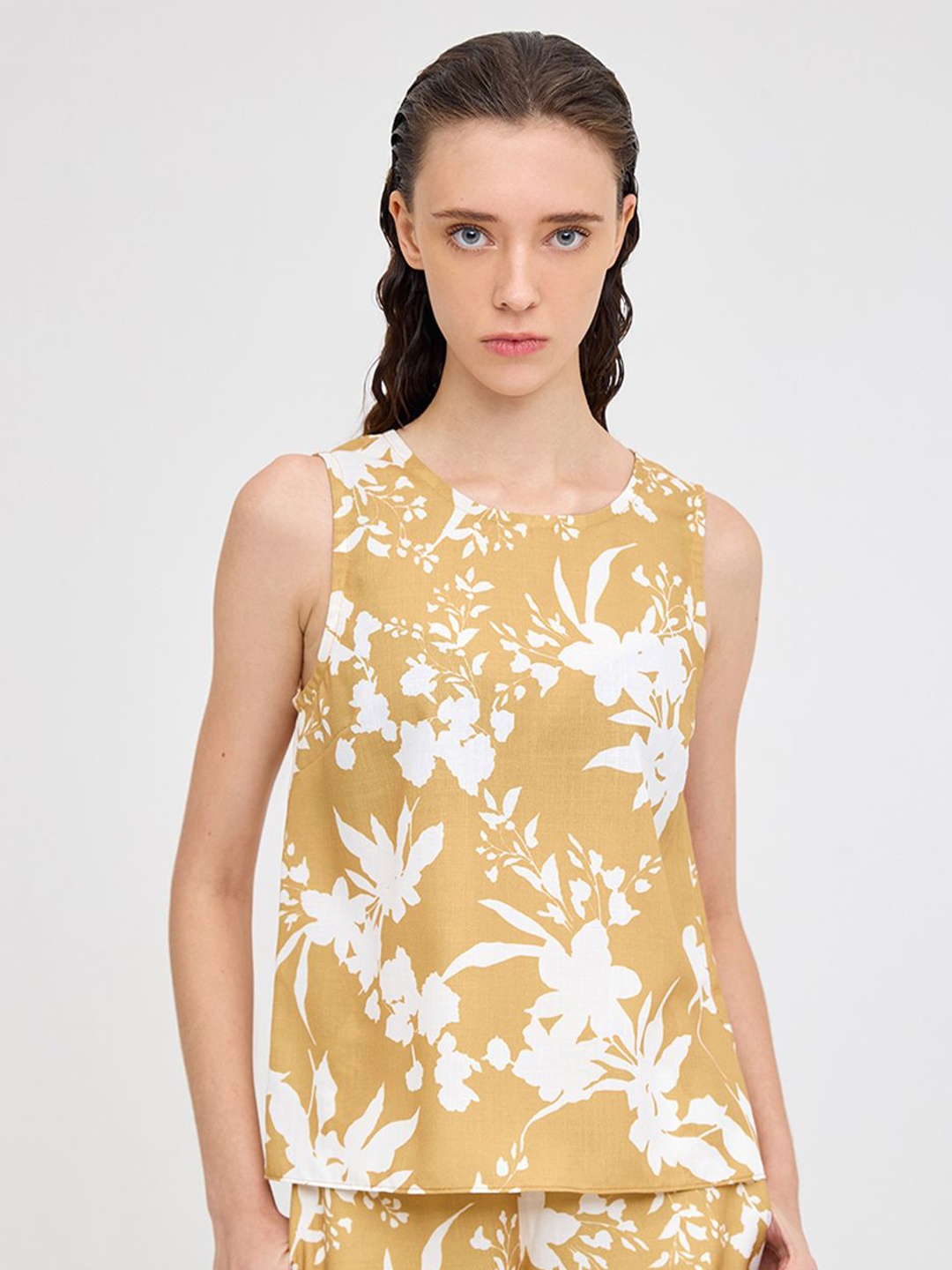 

COVER STORY Floral Print Top, Yellow