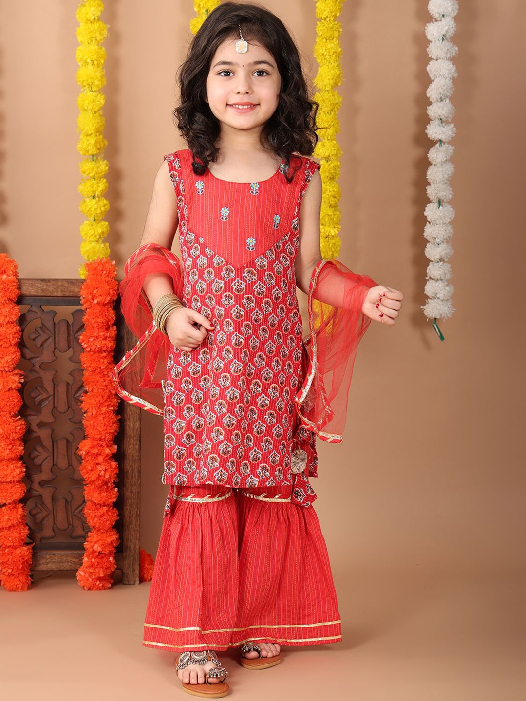 

Here&Now X Kinder KidsGirls Floral Printed Regular Pure Cotton Kurta with Salwar & With Dupatta, Red