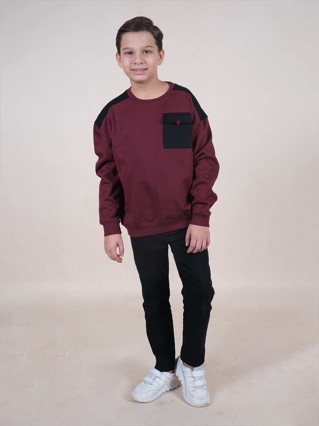 

KiddoPanti Boys Round Neck Colourblocked Sweatshirt and Jeans, Maroon