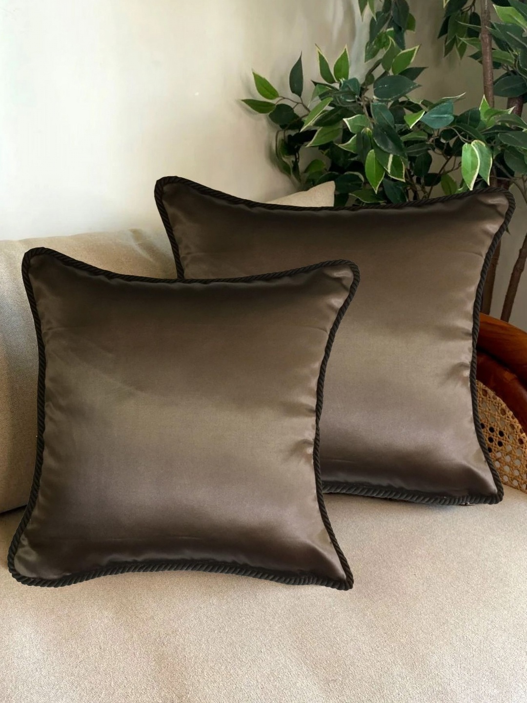 

Lushomes Tan Set of 2 Square Cushion Covers