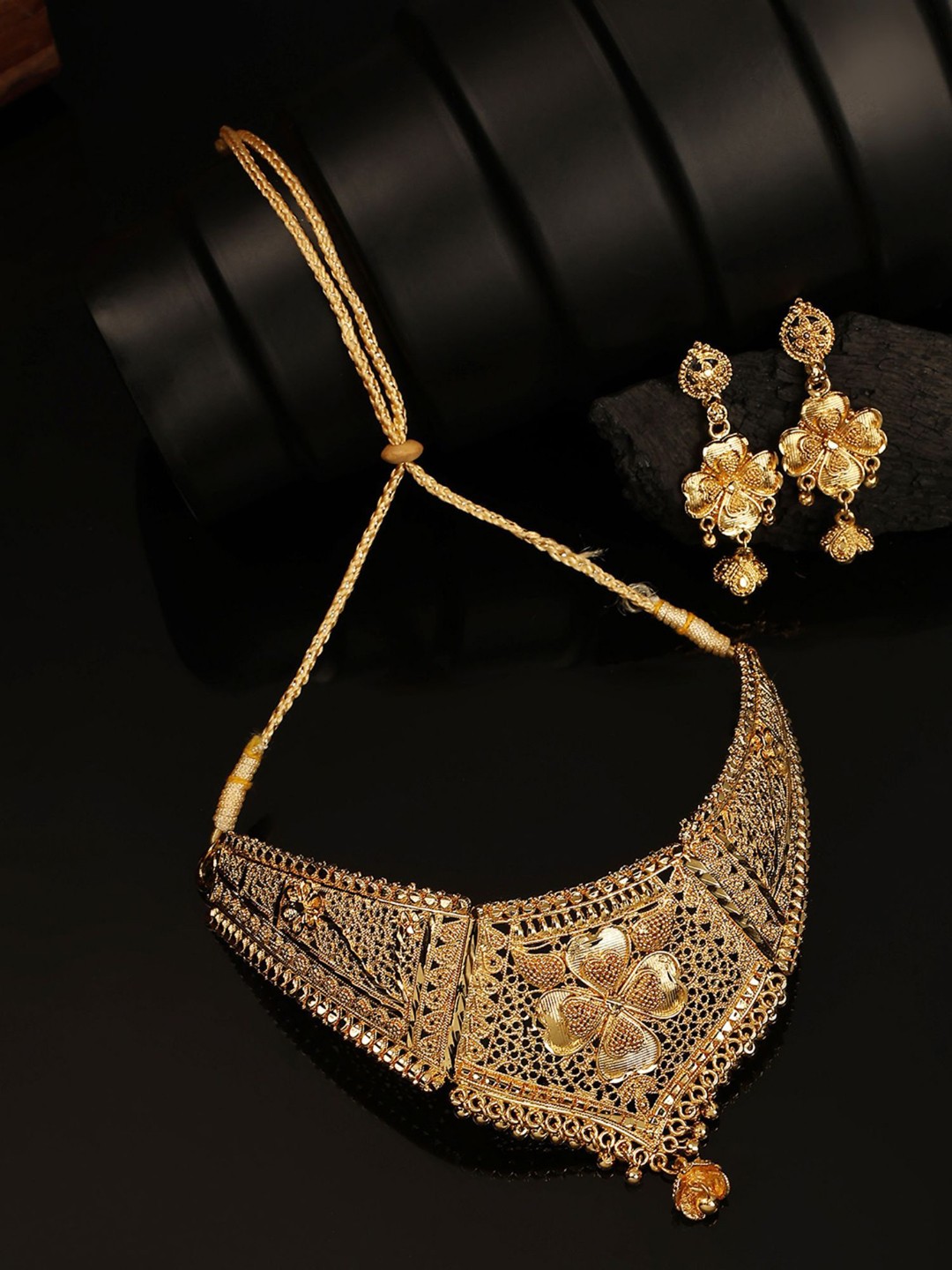 

ANIKAS CREATION Gold-Plated Floral Necklace & Earrings