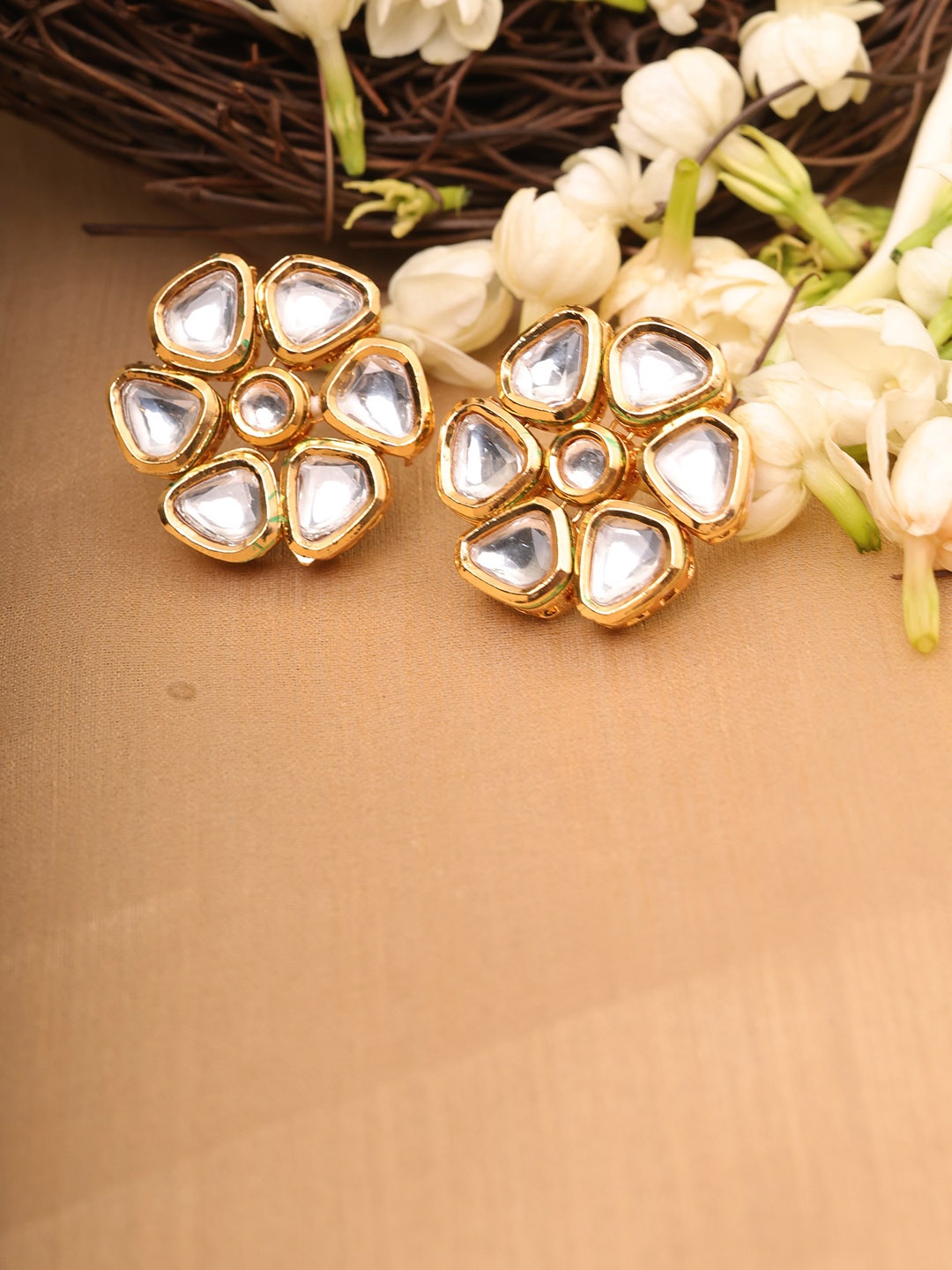 

Mirraw Kundan Studded Floral Studs, Gold