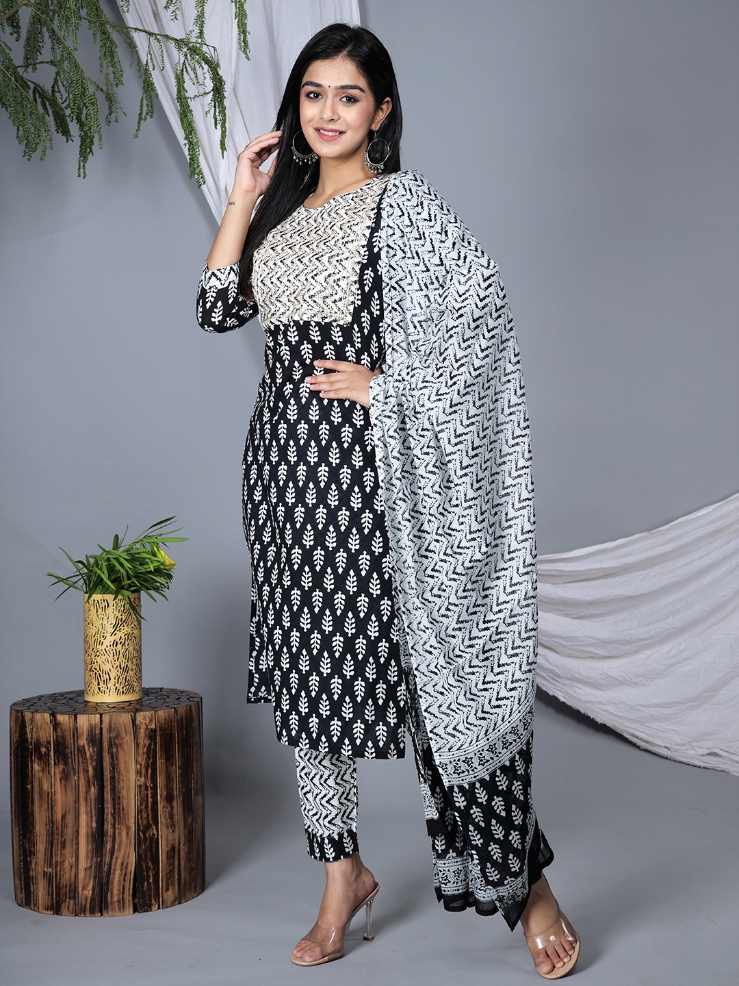 

ELVISH JAIPUR Women Floral Embroidered Regular Sequinned Pure Cotton Kurta with Trousers & With Dupatta, Black