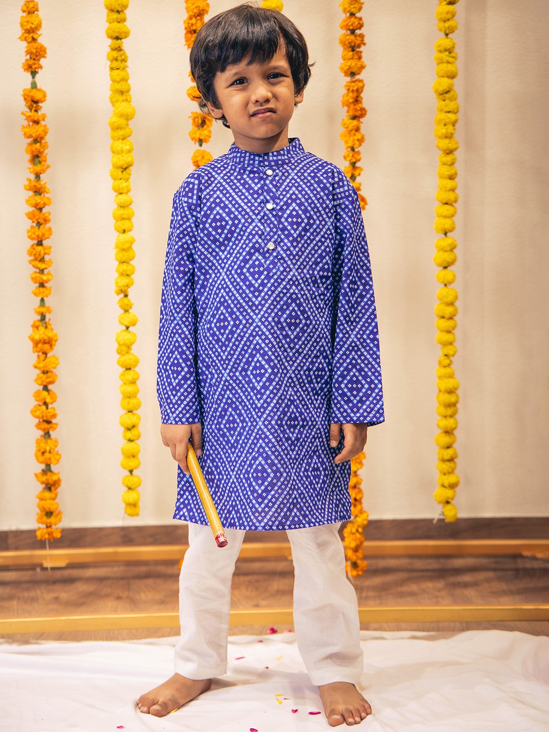 

Hoshi by A&T Boys Bandhani Printed Pure Cotton Kurta With Pyjamas, Blue