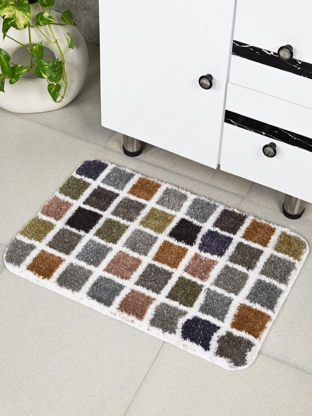 

Saral Home White & Grey Printed Anti-Skid Bath Rugs