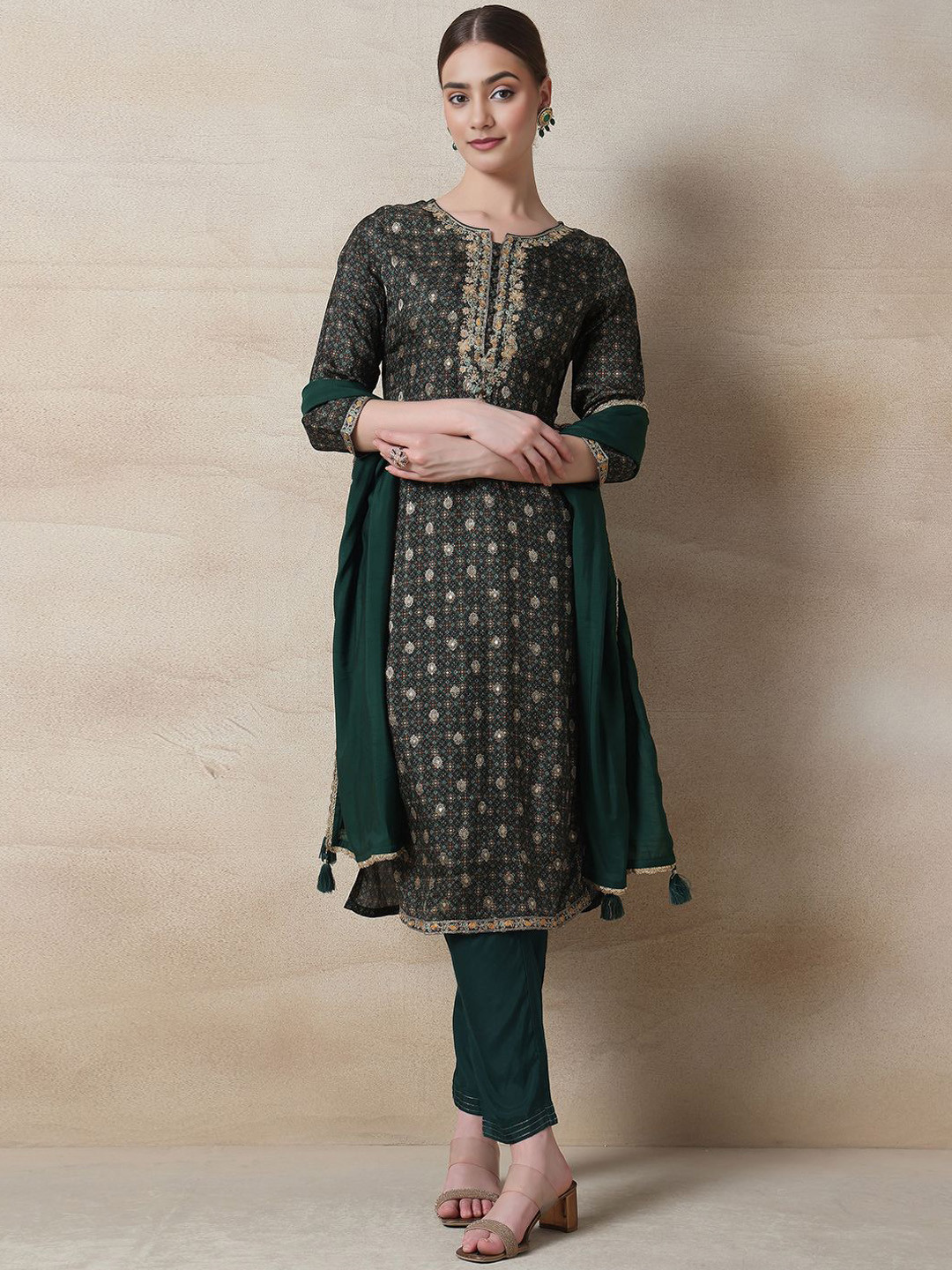 

Rang by Indya Ethnic Motifs Printed Thread Work Straight Kurta With Trousers & Dupatta, Green