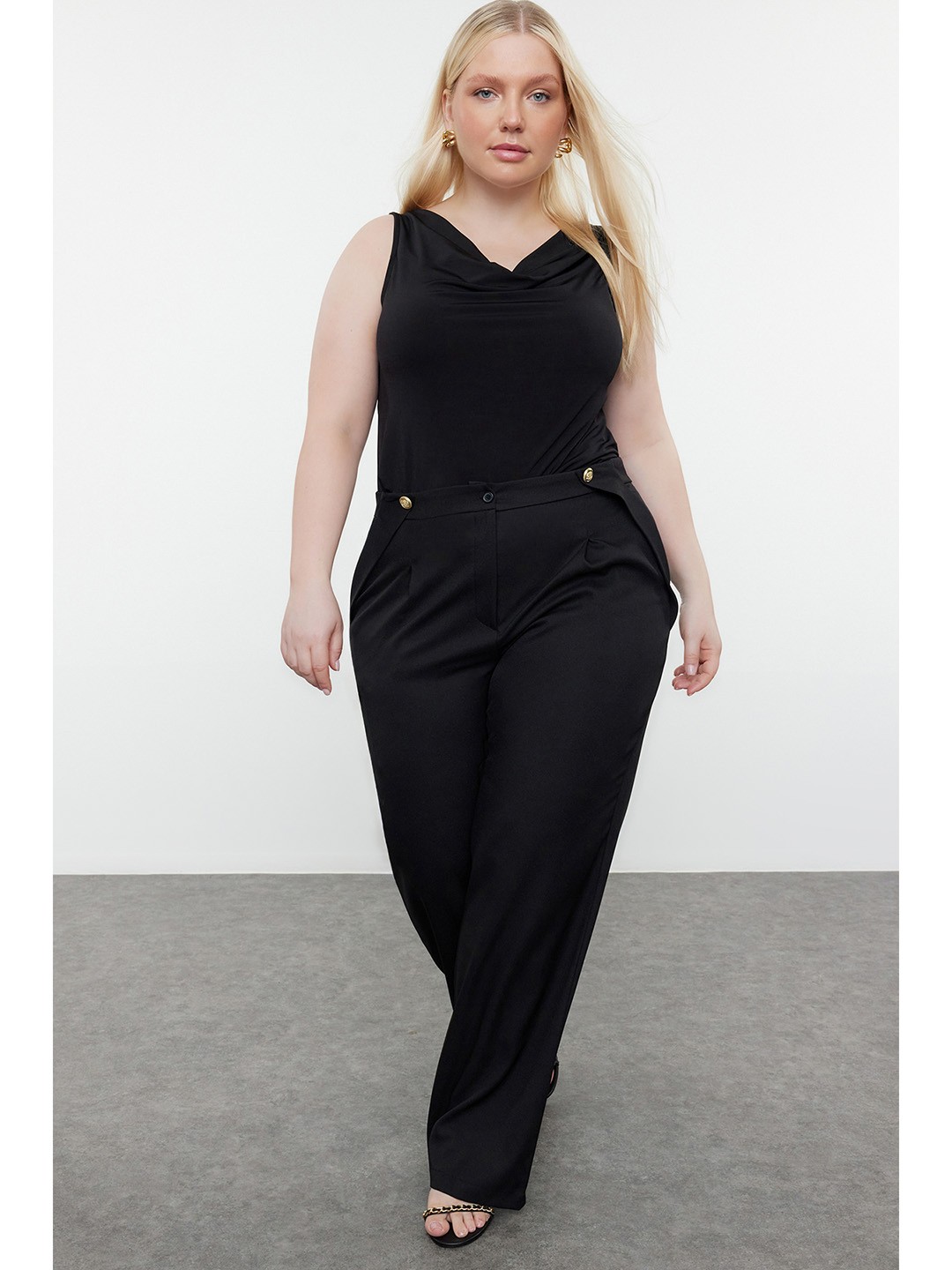 

Trendyol Women Trousers, Na