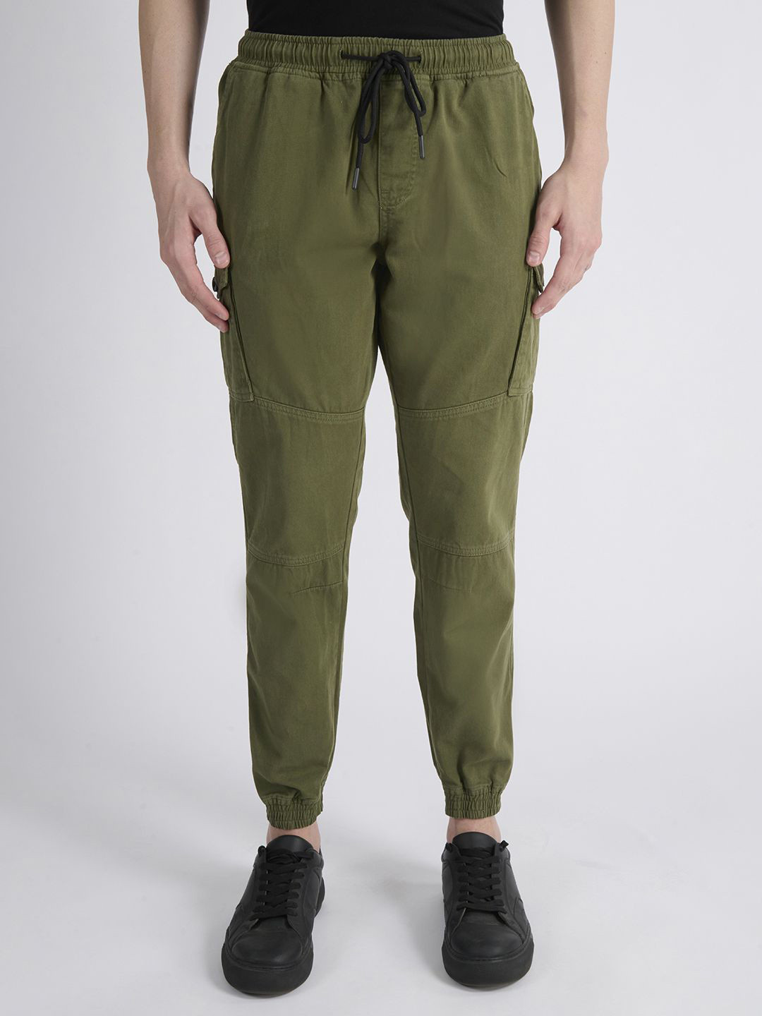 

The Roadster Lifestyle Co Men Solid Mid-Rise Pure Cotton Cargo, Olive