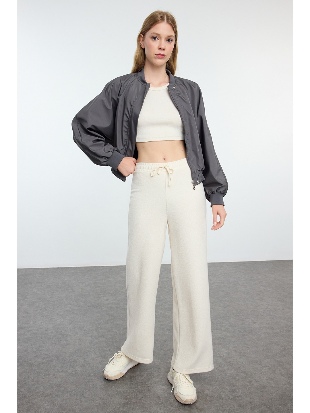 

Trendyol Women Trousers, Na