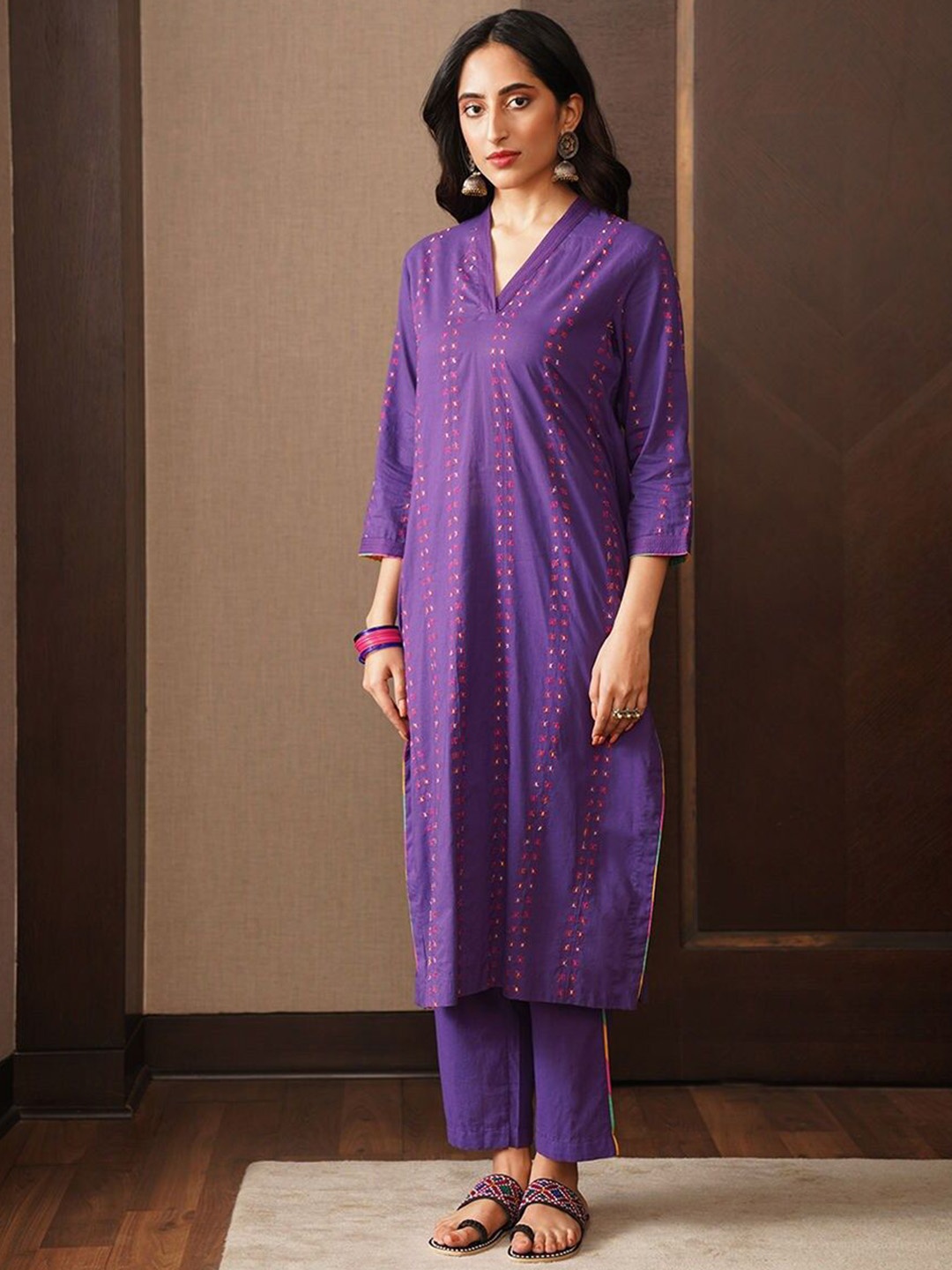 

JAYPORE Ethnic Motifs Embroidered V Neck Pure Cotton Straight Kurta, Purple