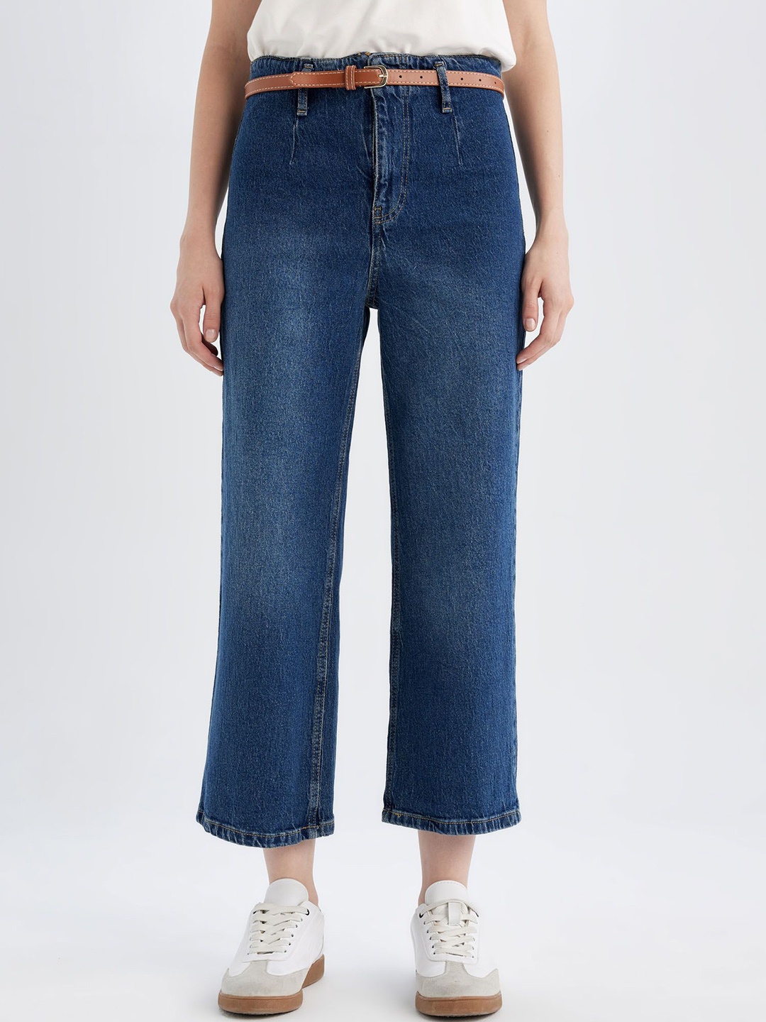 

DeFacto Women Relaxed Fit Low-Rise Jeans, Navy blue